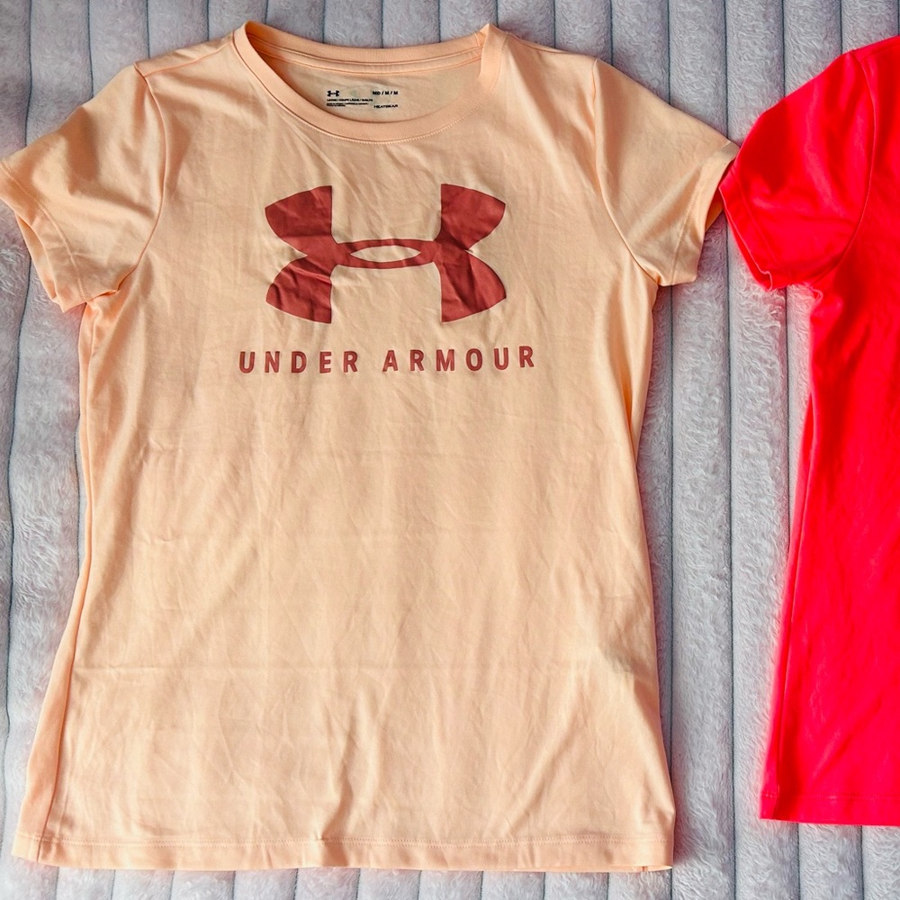 Peach colored heat gear under armour work out tee size medium